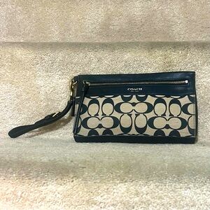 Coach Leather and Signature Jacquard Wristlet Black/Tan Great Condition